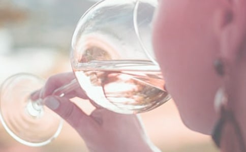 适用于在喝酒时发的伤感说说